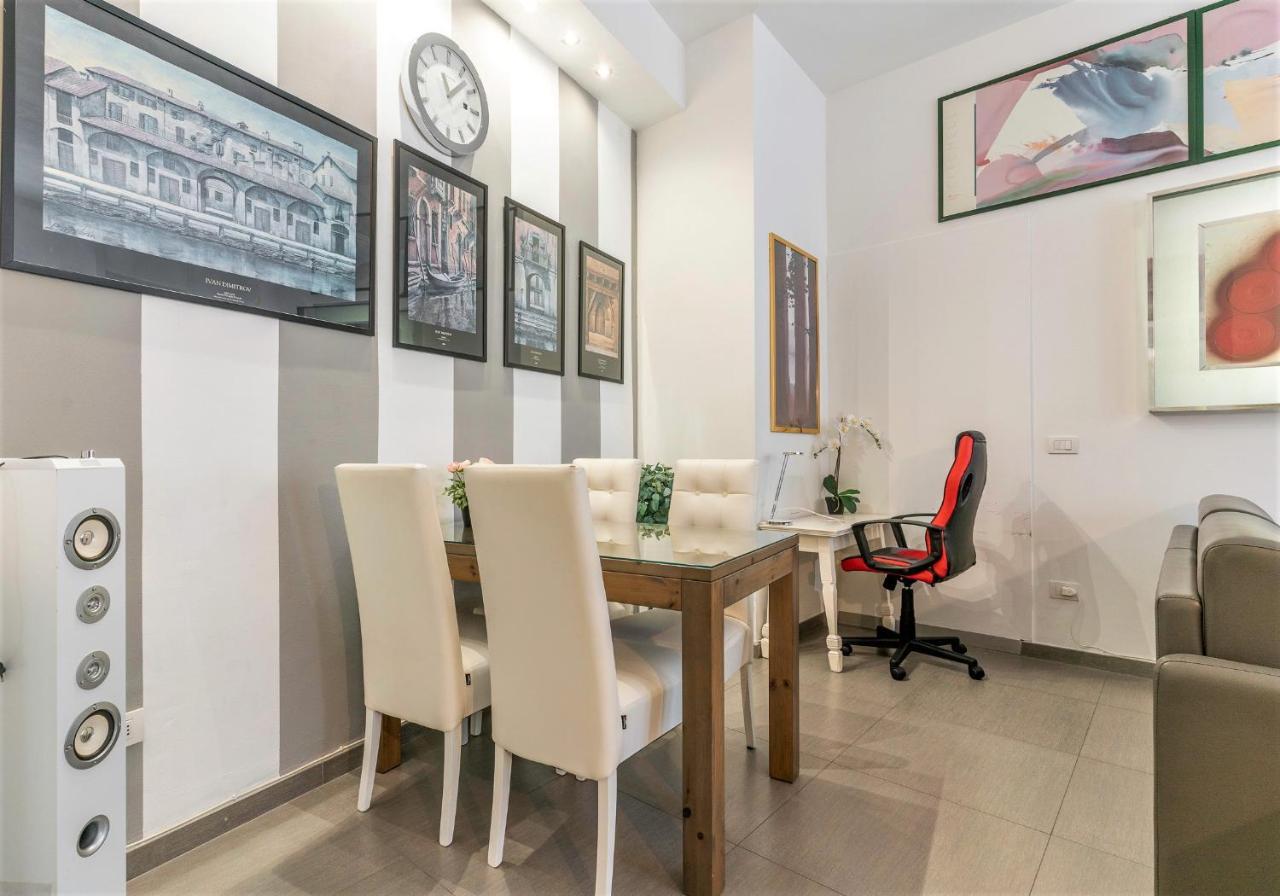 S. Ambrogio Square Apartamento *