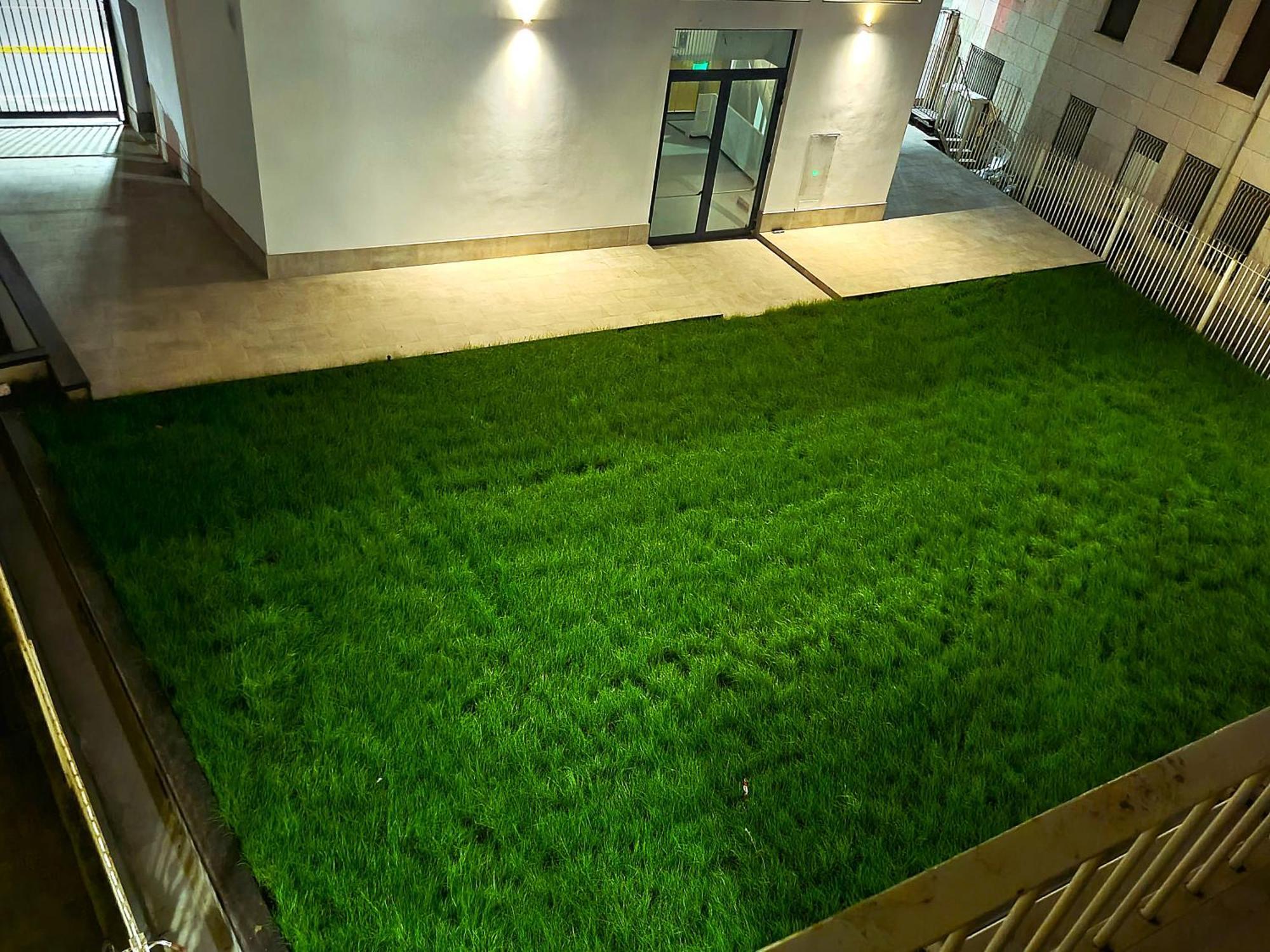 S. Ambrogio Square Milán